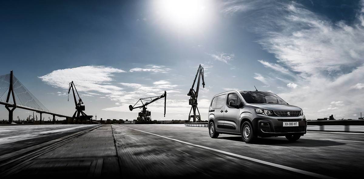 Consultez nos propositions d’aménagement pour les nouveaux Citroen Berlingo, Peugeot Partner et Opel Combo